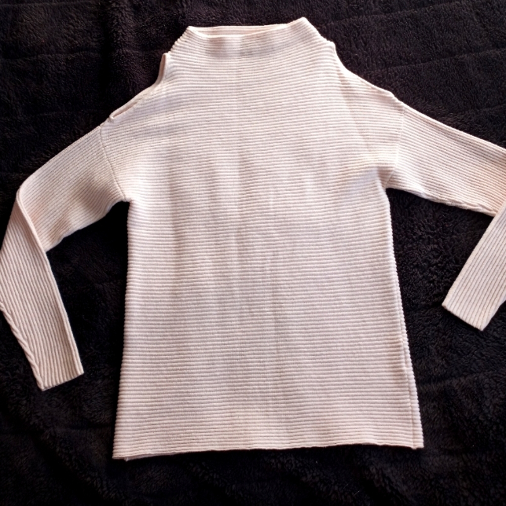 Reitman's shoulder cut-out half turtleneck